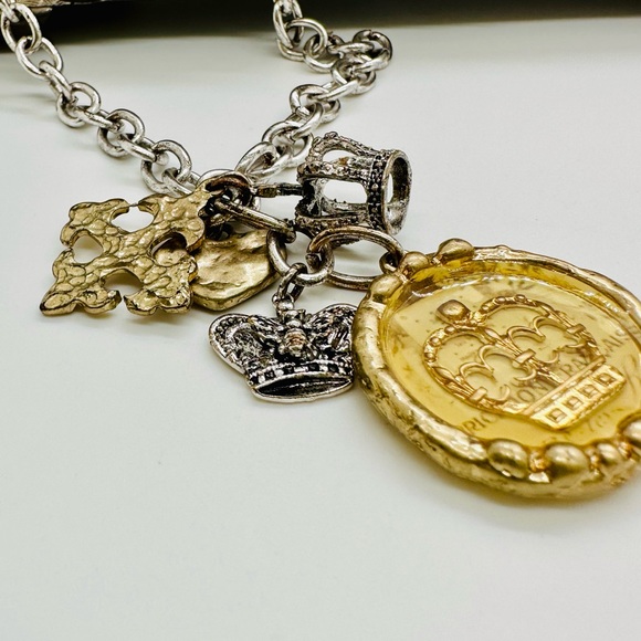 Crown Charm Necklace & Royal Rhinestone Lion - Picture 9 of 14